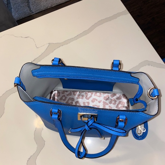 New and Unused Sky Blue Tote with Strap - Picture 5 of 5